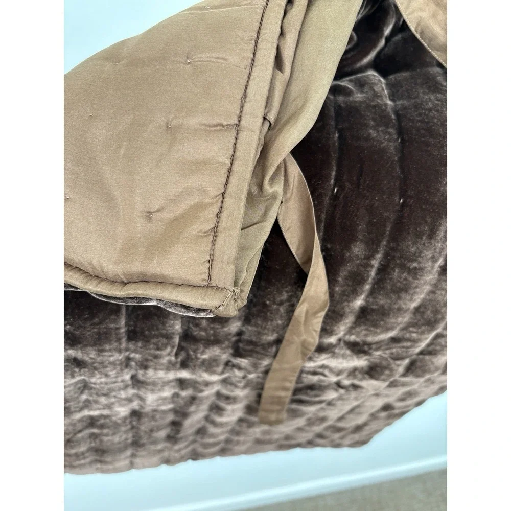 Pottery‎ Barn 20 x 26 Velvet Handcrafted ONE Box Stitch Sham in Mocha